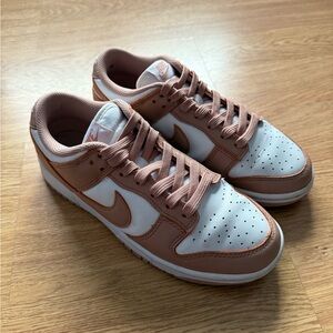 Nike Women’s Dunks